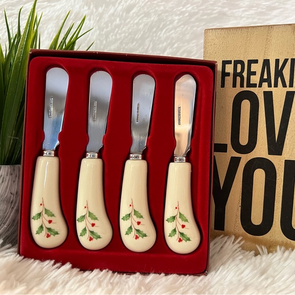 Retired Lenox Holiday 4 Piece Stainless Steel Spreader Set - Picture 2 of 4